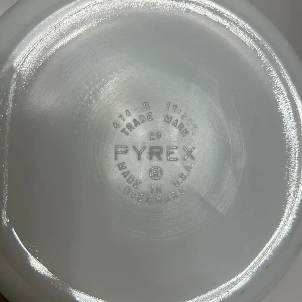 Pyrex Verde Green Cinderella Mixing/Casserole Bowl 474-B #29‎